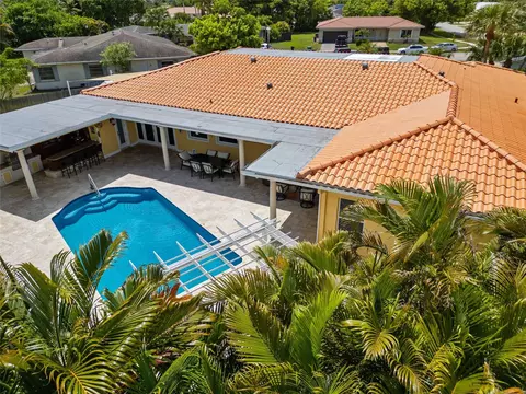 View/Area - 16686 Golfview Dr, Weston, FL 33326 photo 8 of 15