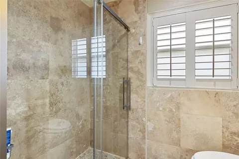 Bath - 16686 Golfview Dr, Weston, FL 33326 photo 7 of 9
