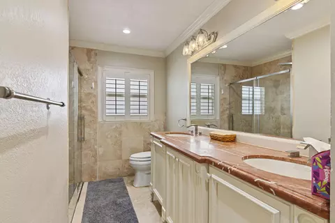 Bath - 16686 Golfview Dr, Weston, FL 33326 photo 6 of 9