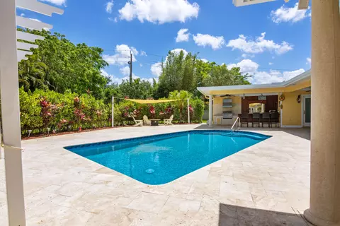 Exterior - 16686 Golfview Dr, Weston, FL 33326 photo 8 of 13