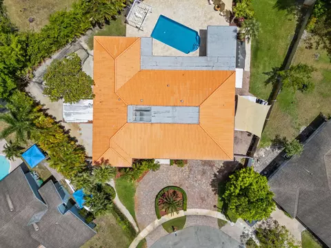 View/Area - 16686 Golfview Dr, Weston, FL 33326 photo 14 of 15
