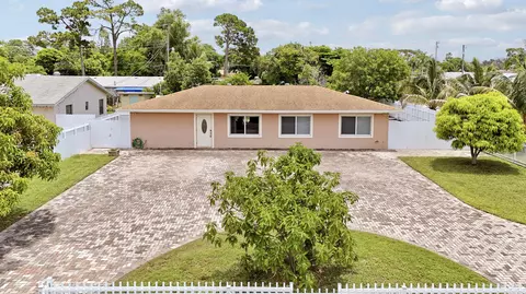 2488 Pineway Dr, West Palm Beach, FL 33415