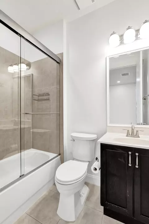 Bath - 111 Leather Leaf Dr, Jupiter, FL 33458 photo 9 of 11