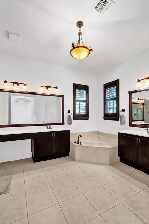 Bath - 111 Leather Leaf Dr, Jupiter, FL 33458 photo 5 of 11