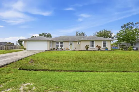 482 SE Galleon Ln, Port Saint Lucie, FL 34983