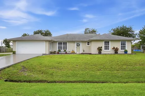 482 SE Galleon Ln, Port Saint Lucie, FL 34983