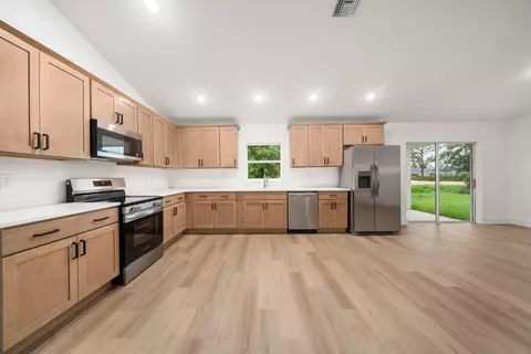 Kitchen - 5513 Sopera Dr, Sebring, FL 33872 photo 2 of 2