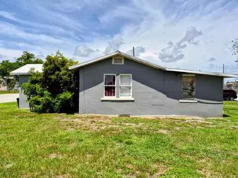 316 SW 3rd St, Okeechobee, FL 34974 photo 2