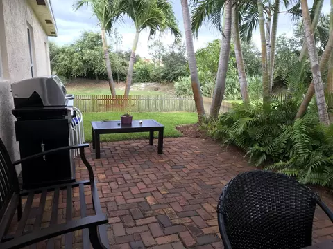 Exterior - 2122 E Ridge Cir E, Boynton Beach, FL 33435 photo 2 of 4