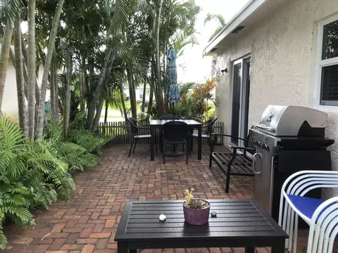 Exterior - 2122 E Ridge Cir E, Boynton Beach, FL 33435 photo 3 of 4