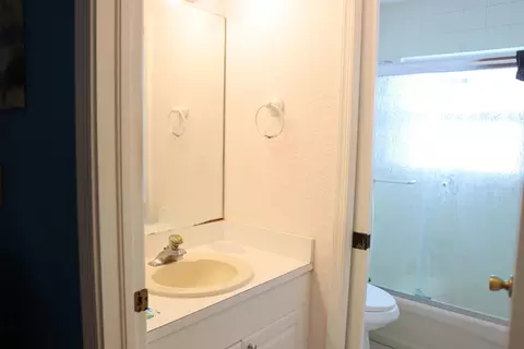 Bath - 2122 E Ridge Cir E, Boynton Beach, FL 33435 photo 1 of 1