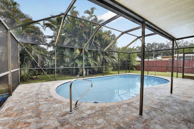 8968 SW 52nd Pl, Cooper City, FL 33328