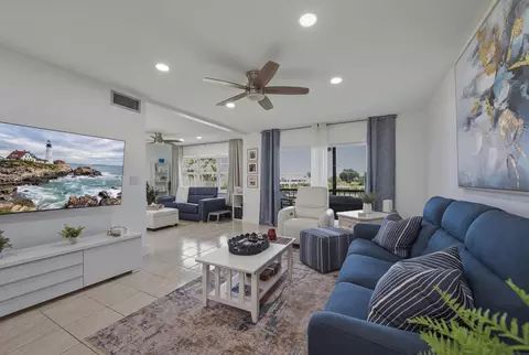 9200 N Hollybrook Lake Dr #310, Pembroke Pines, FL 33025