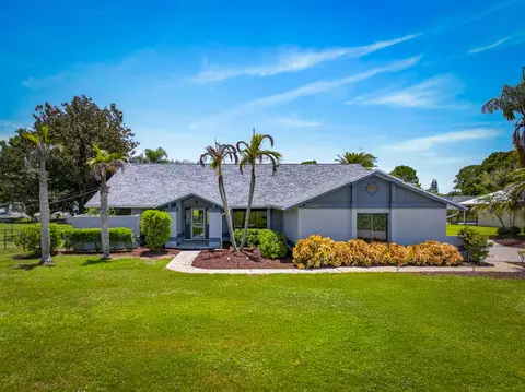 2092 SE Pyramid Rd, Port Saint Lucie, FL 34952