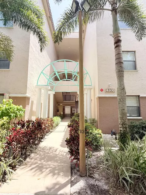 4300 NW 30th St #343, Coconut Creek, FL 33066