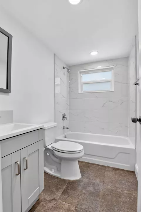 Bath - 212 Monaco E, Delray Beach, FL 33446 photo 2 of 5