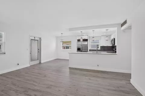 Living - 212 Monaco E, Delray Beach, FL 33446 photo 2 of 5
