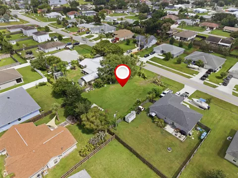 719 SE Thornhill Dr, Port St Lucie, FL 34983