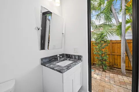 Bath - 3209 Leigh Rd, Pompano Beach, FL 33062 photo 5 of 5