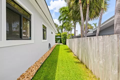 Exterior - 3209 Leigh Rd, Pompano Beach, FL 33062 photo 4 of 5