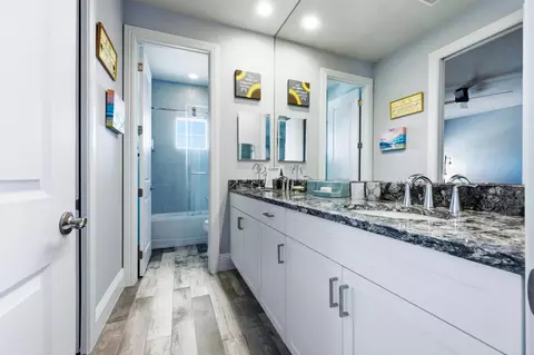Bath - 155 Lucia Ct, Jupiter, FL 33478 photo 4 of 5