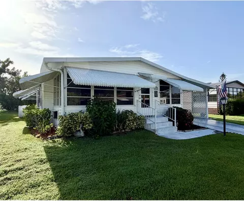 8204 W Bitterbush Ln, Port Saint Lucie, FL 34952
