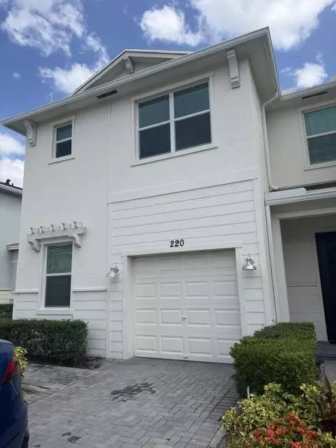 220 SE Woodbark St, Port Saint Lucie, FL 34984