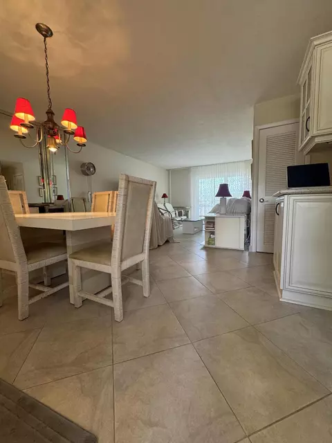 220 Kings Point Dr #210, Sunny Isles Beach, FL 33160