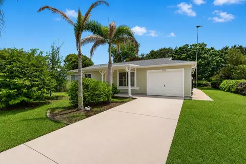 1334 SE Vestridge Ln, Port Saint Lucie, FL 34952