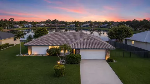 7407 Hazelwood Cir, Lake Worth, FL 33467