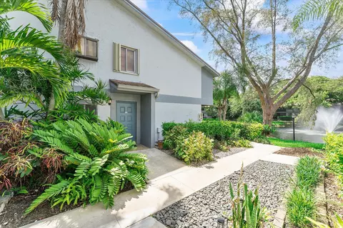 2705 S Oakland Forest Dr #104, Oakland Park, FL 33309