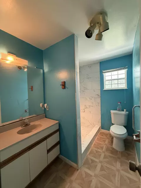 Bath - 9107 SE 62nd Dr, Okeechobee, FL 34974 photo 1 of 2