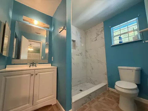 Bath - 9107 SE 62nd Dr, Okeechobee, FL 34974 photo 2 of 2