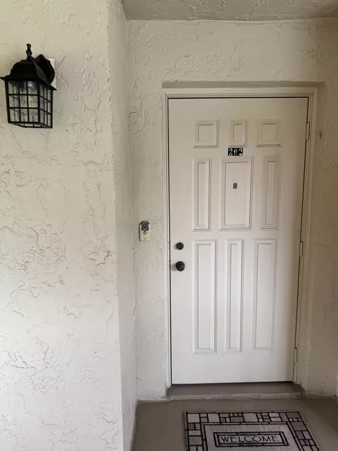 10107 Mangrove Dr, Boynton Beach, FL 33437