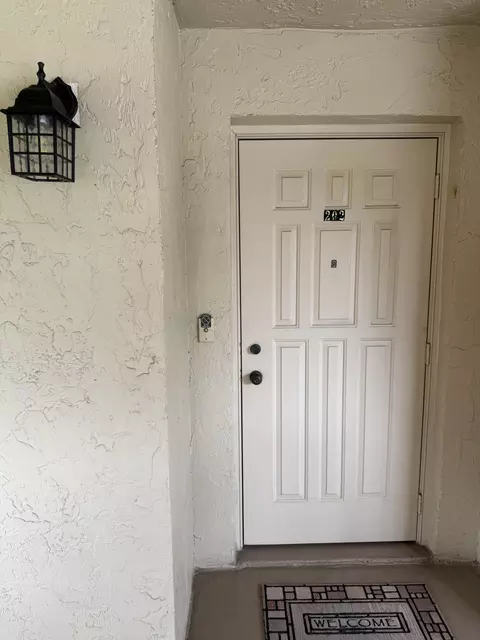 10107 Mangrove Dr, Boynton Beach, FL 33437