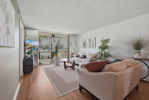 9823 S Hollybrook Lake Dr #206, Pembroke Pines, FL 33025