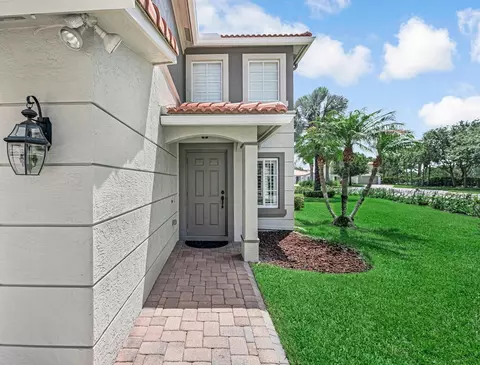 Exterior - 4825 SE Chiles Ct, Stuart, FL 34997 photo 4 of 9