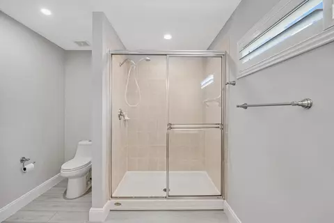 Bath - 4825 SE Chiles Ct, Stuart, FL 34997 photo 5 of 7