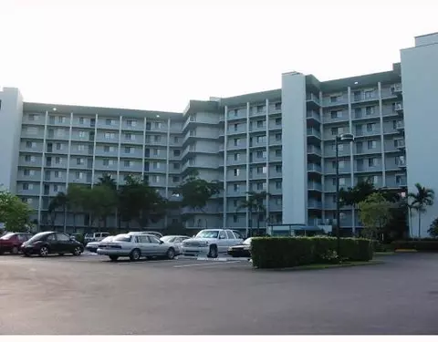 2334 S Cypress Bend Dr #802, Pompano Beach, FL 33069