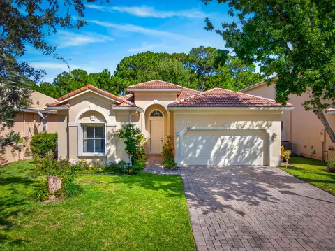 5743 Sunberry Cir, Fort Pierce, FL 34951