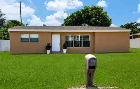 465 Waseca Dr, Lake Worth, FL 33462