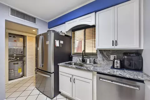 12027 Greenway Cir S #204, Royal Palm Beach, FL 33411