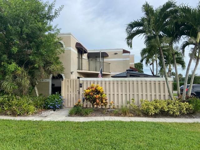 4005 Village Dr #A, Delray Beach, FL 33445