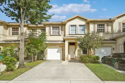 323 Spruce St #323, Boynton Beach, FL 33426