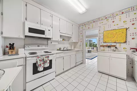 Kitchen - 44 Cocoanut Row #222B, Palm Beach, FL 33480 photo 2 of 3