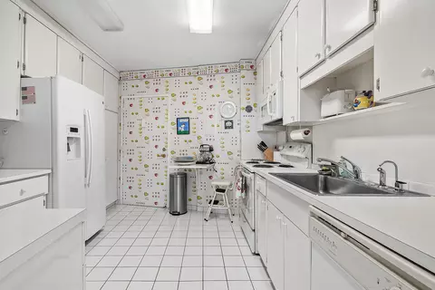 Kitchen - 44 Cocoanut Row #222B, Palm Beach, FL 33480 photo 1 of 3