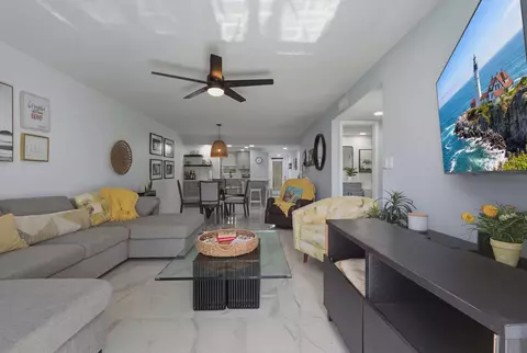 9823 S Hollybrook Lake Dr #104, Pembroke Pines, FL 33025