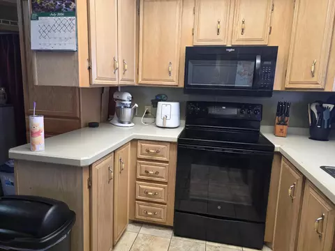 Kitchen - 5354 SE 64th Ter, Okeechobee, FL 34974 photo 2 of 3