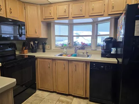Kitchen - 5354 SE 64th Ter, Okeechobee, FL 34974 photo 1 of 3