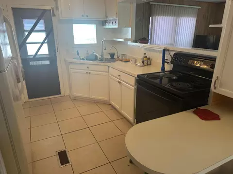 2 Galicia Ln, Port Saint Lucie, FL 34952